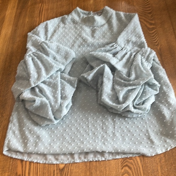 Cute Swiss dot top 🎀 - Picture 2 of 4